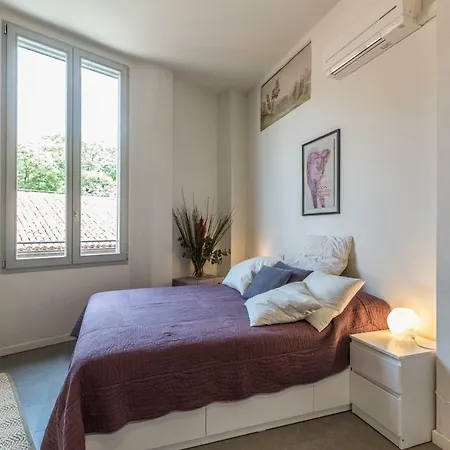 San Petronio Retreats شقة
